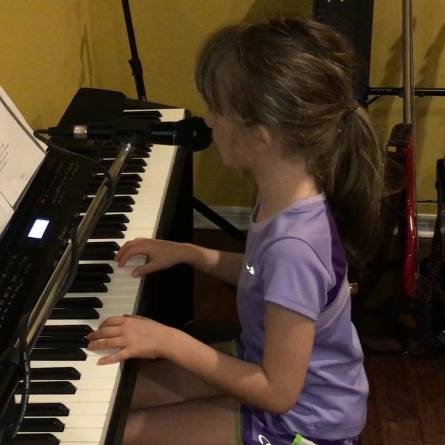 Completely on her own, my little Sara has been teaching herself "Car Radio" by @twentyonepilots - I love this!! #twentyonepilots #music #family