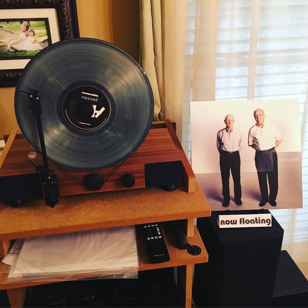 This record has definitely been top 5 in total spins for our household over the past year and now it gets to float on our @gramovox floating record player. #nowfloating #mygramovox #vinyl #music #twentyonepilots #vessel