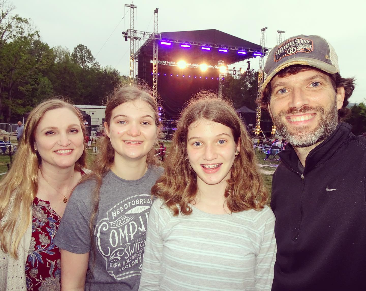 Drew Holcomb (@drewholcombmusic) and the Neighbors at the @thecavernstn - Live Music!!! #family #music #livemusic