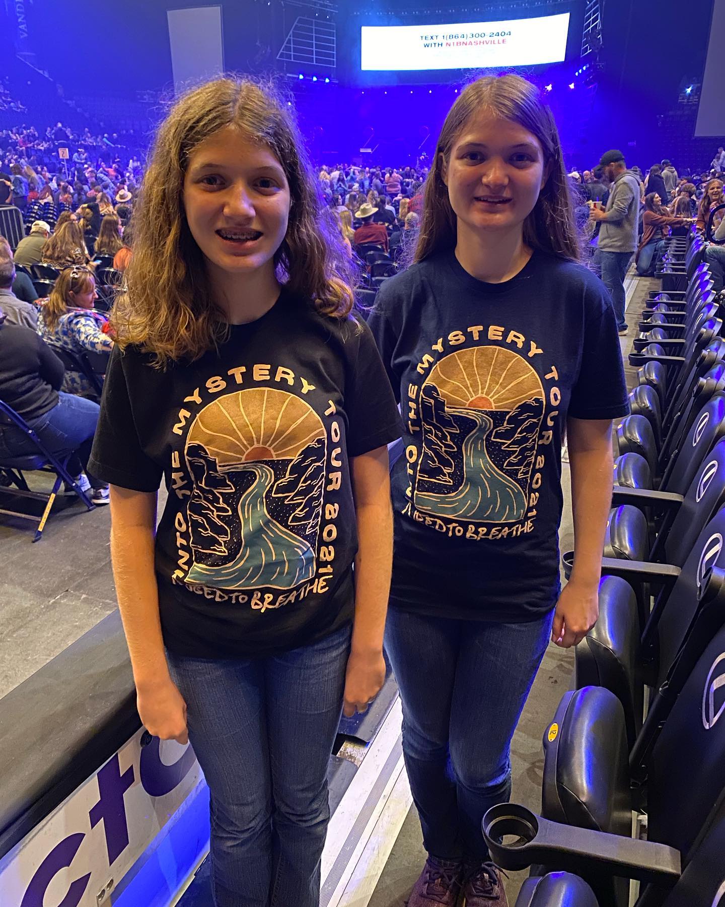 Almost time for NEEDTOBREATHE + Switchfoot. We’ve seen both of these groups a bunch of times and they never disappoint!! Shirts courtesy of @patsyglunt